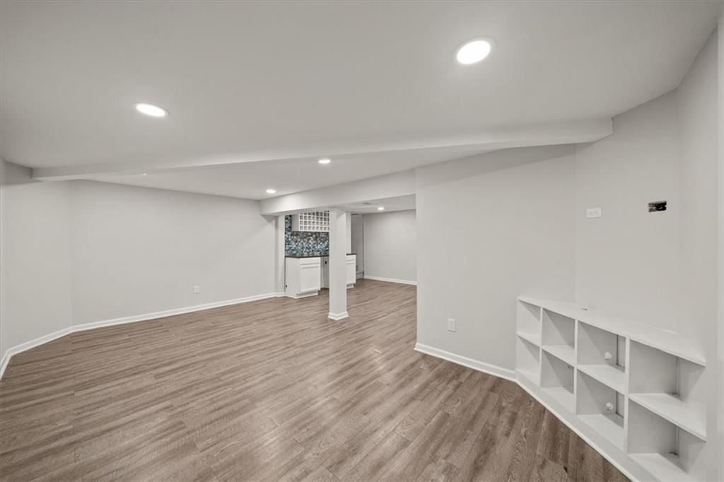 5228 Webster Avenue — photo 19