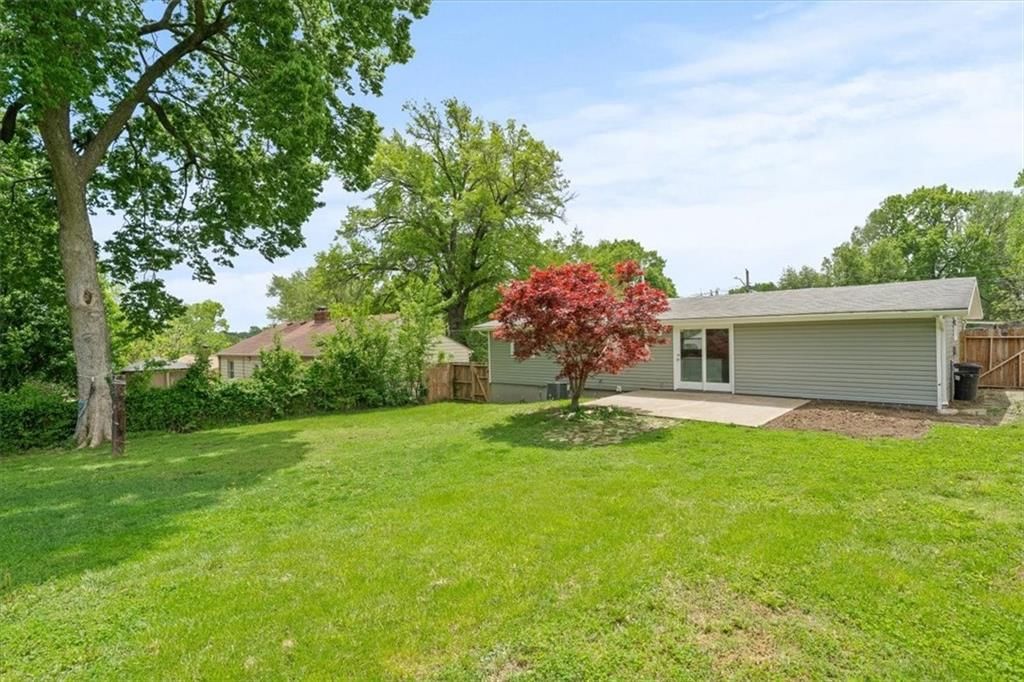 5228 Webster Avenue — photo 26