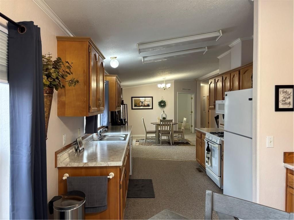 702 S Grove Street — photo 9