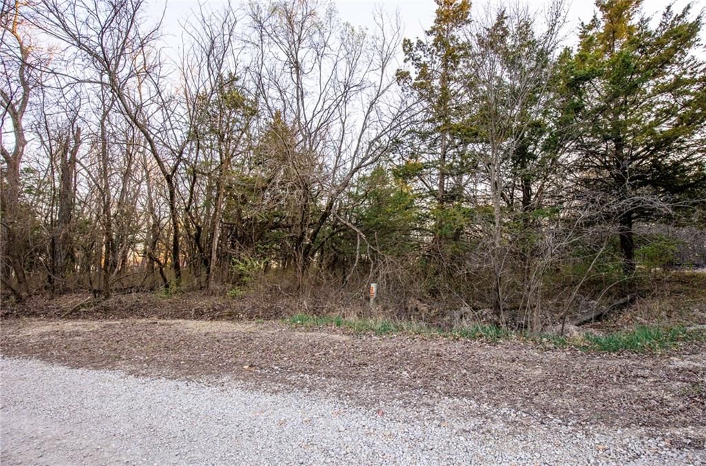 114 W Sugar Lake Drive — photo 2