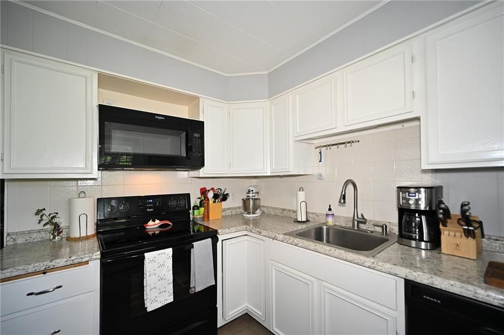 Photo 6 of 16 - 501 W 86TH Street
