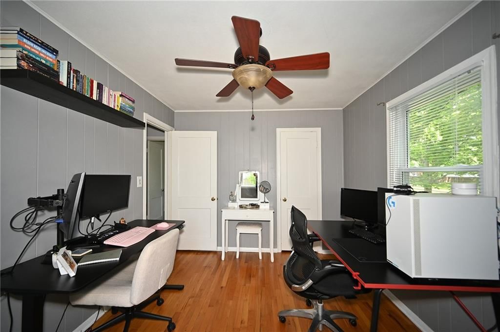 Photo 8 of 16 - 501 W 86TH Street