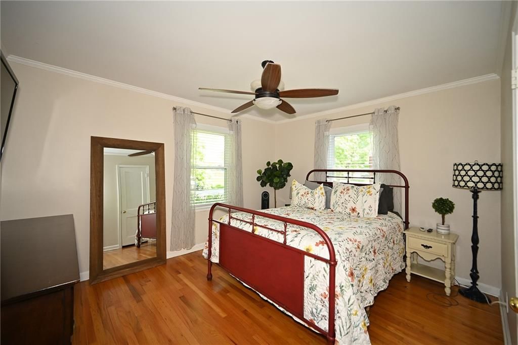Photo 9 of 16 - 501 W 86TH Street