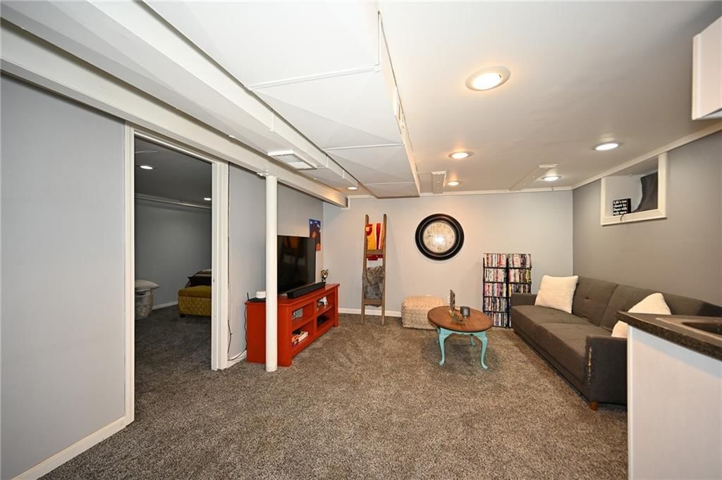Photo 11 of 16 - 501 W 86TH Street
