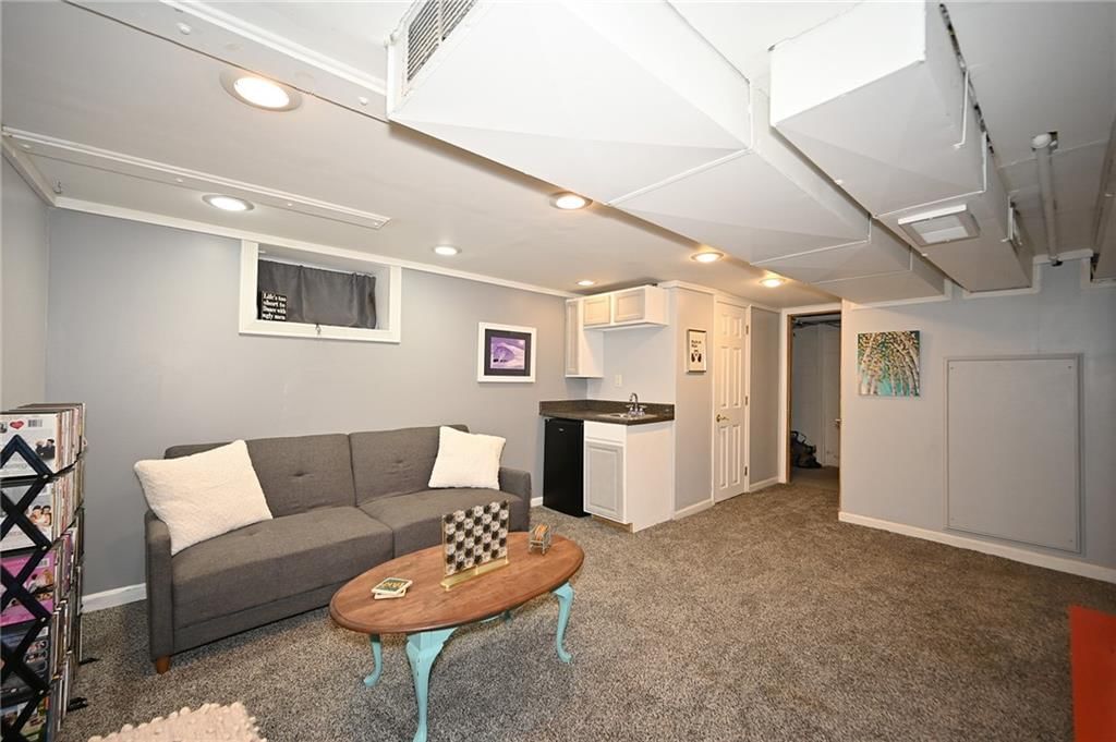 Photo 12 of 16 - 501 W 86TH Street
