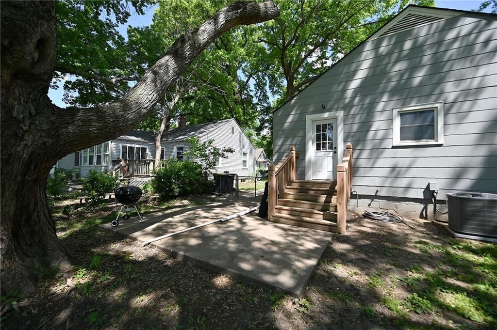 Photo 15 of 16 - 501 W 86TH Street