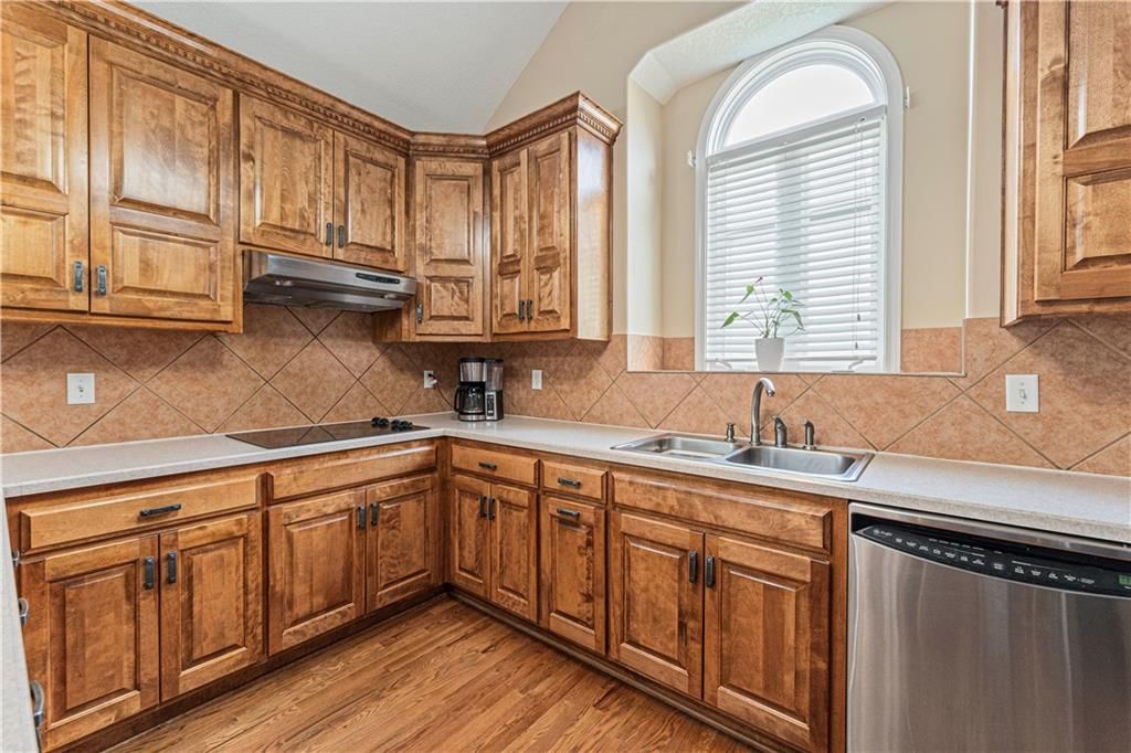 7816 N Hull Avenue — photo 24
