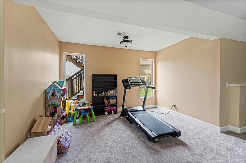 7816 N Hull Avenue — photo 37