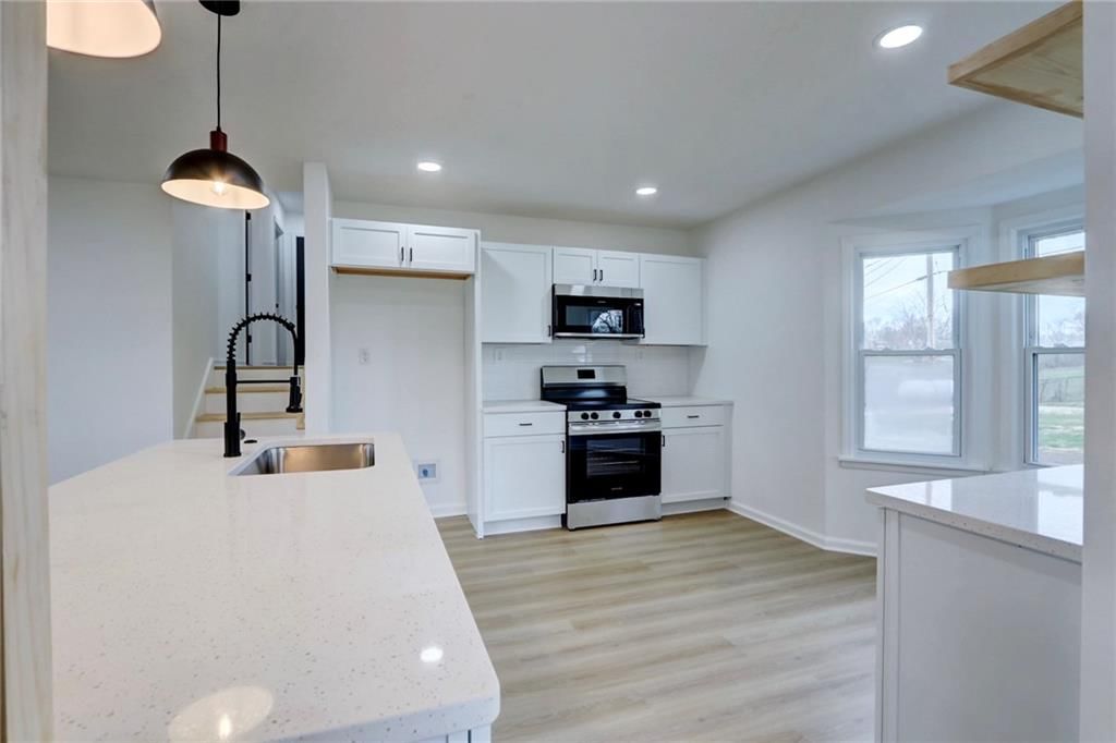 Photo 10 of 42 - 17002 NW 76th Street