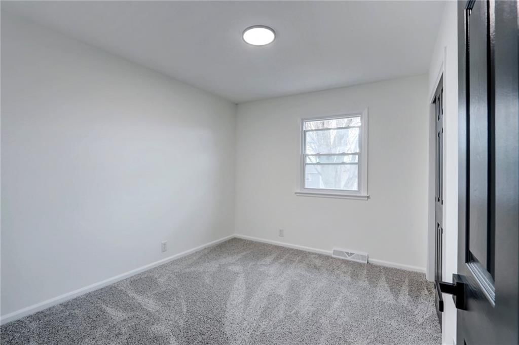 Photo 16 of 42 - 17002 NW 76th Street
