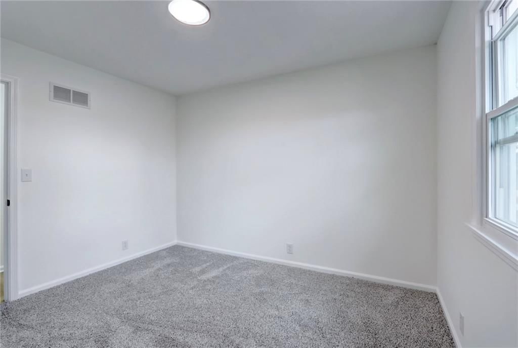 Photo 19 of 42 - 17002 NW 76th Street