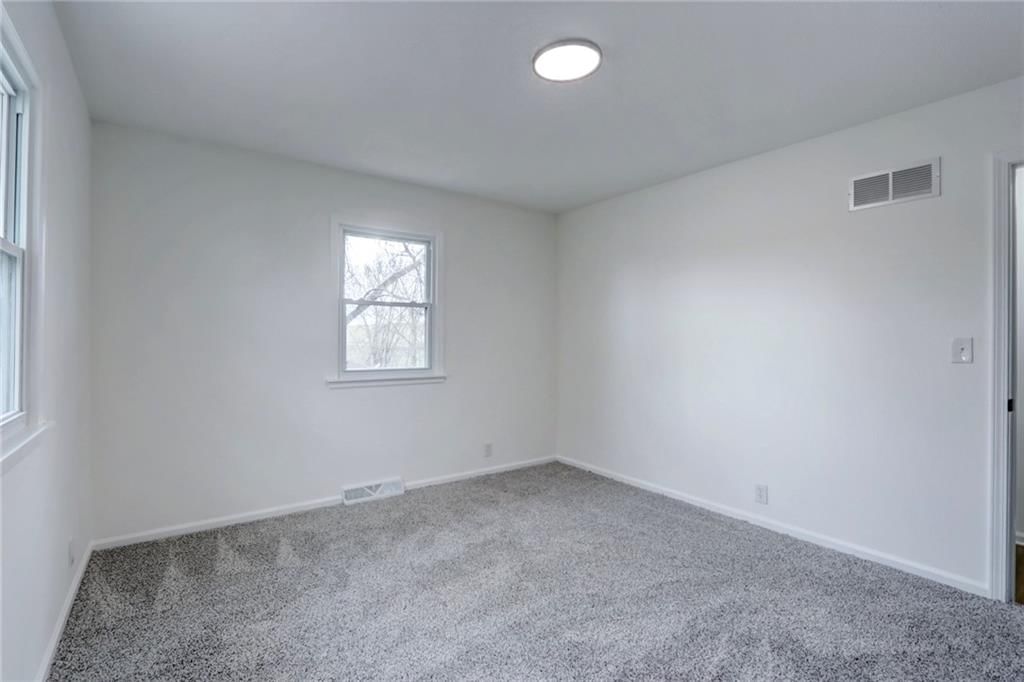 Photo 21 of 42 - 17002 NW 76th Street