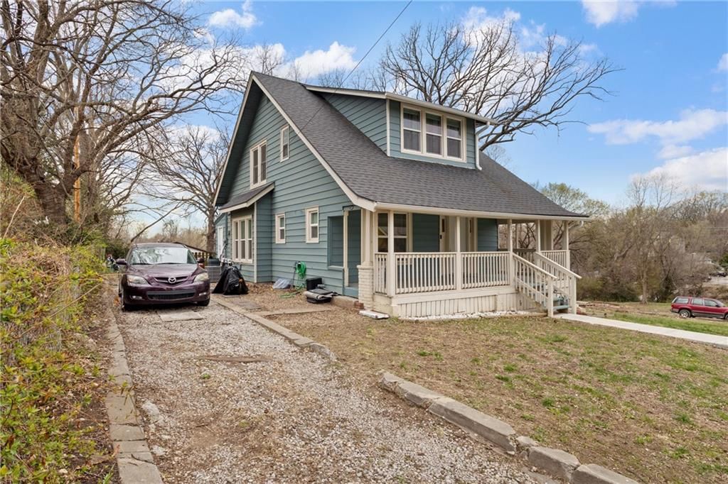 1211 Waverly Avenue — photo 2