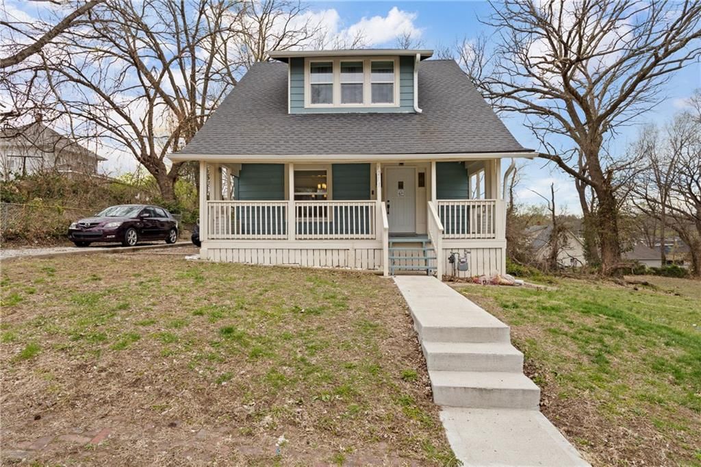 1211 Waverly Avenue — photo 3