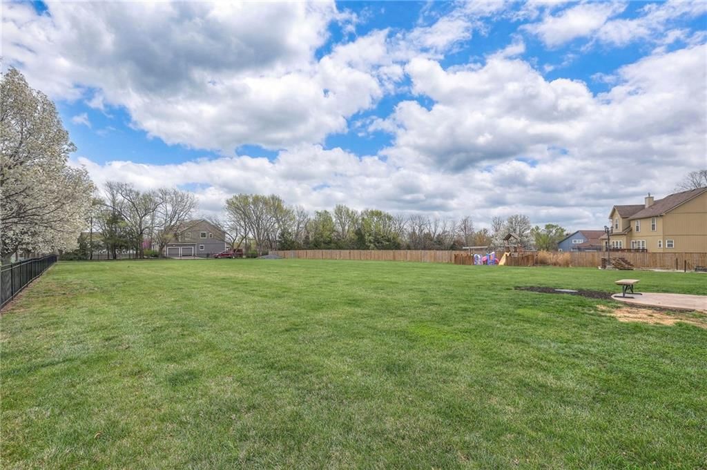 9813 Pin Oak Circle — photo 50