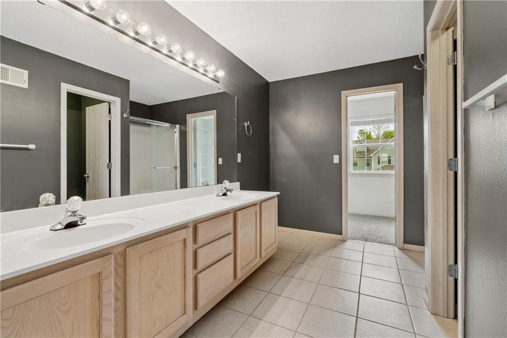 8027 N Elmwood Avenue — photo 5