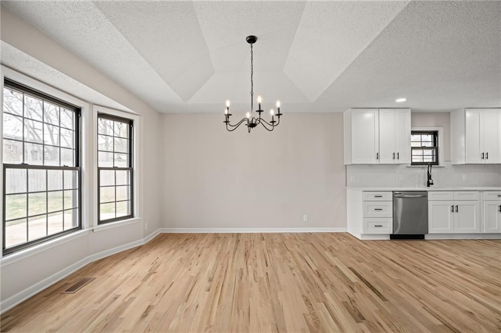 6333 Woodstock Street — photo 14