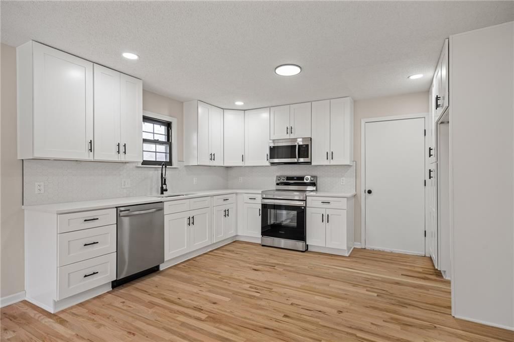 6333 Woodstock Street — photo 18