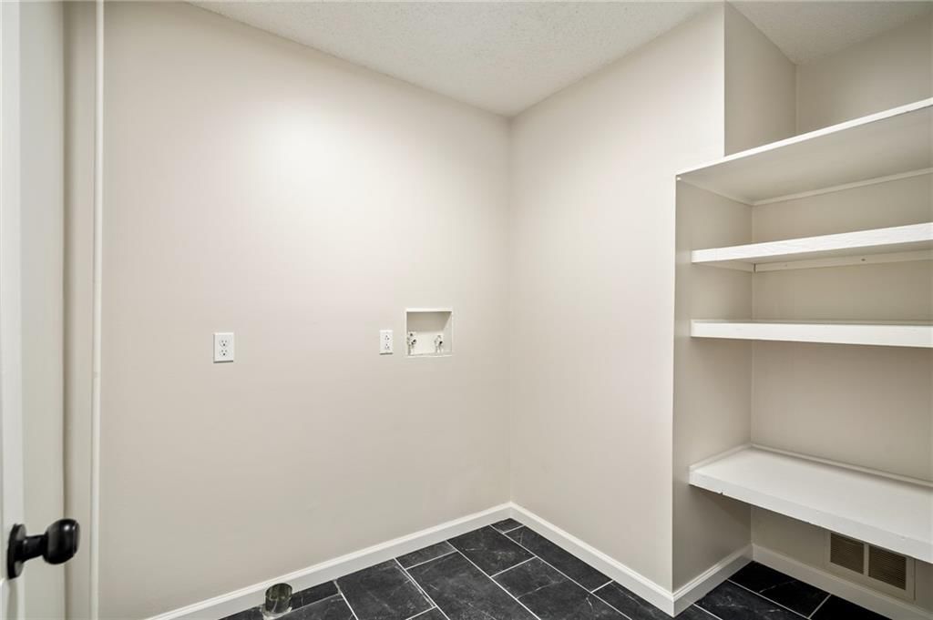 6333 Woodstock Street — photo 23