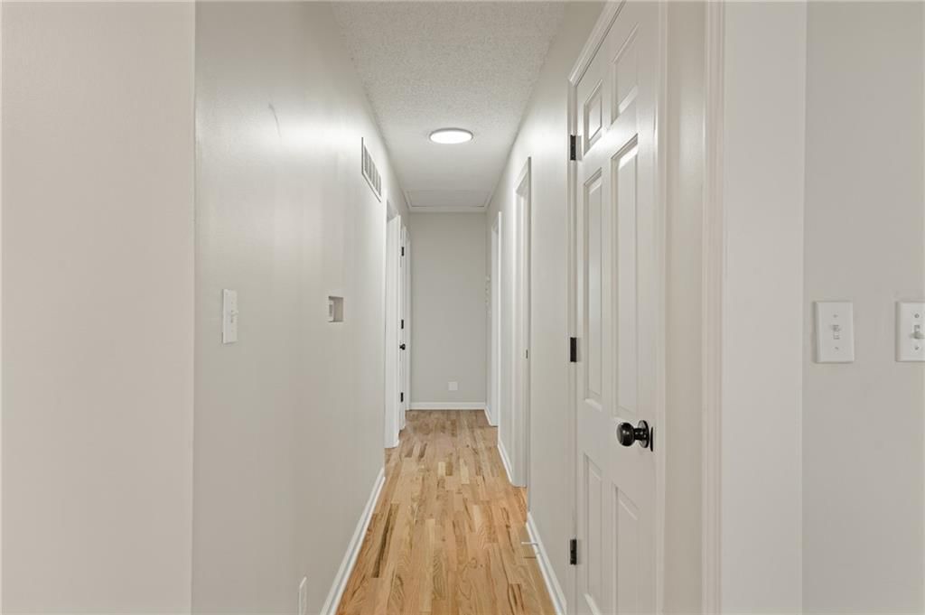 6333 Woodstock Street — photo 24