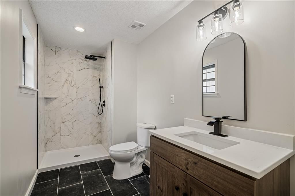6333 Woodstock Street — photo 28