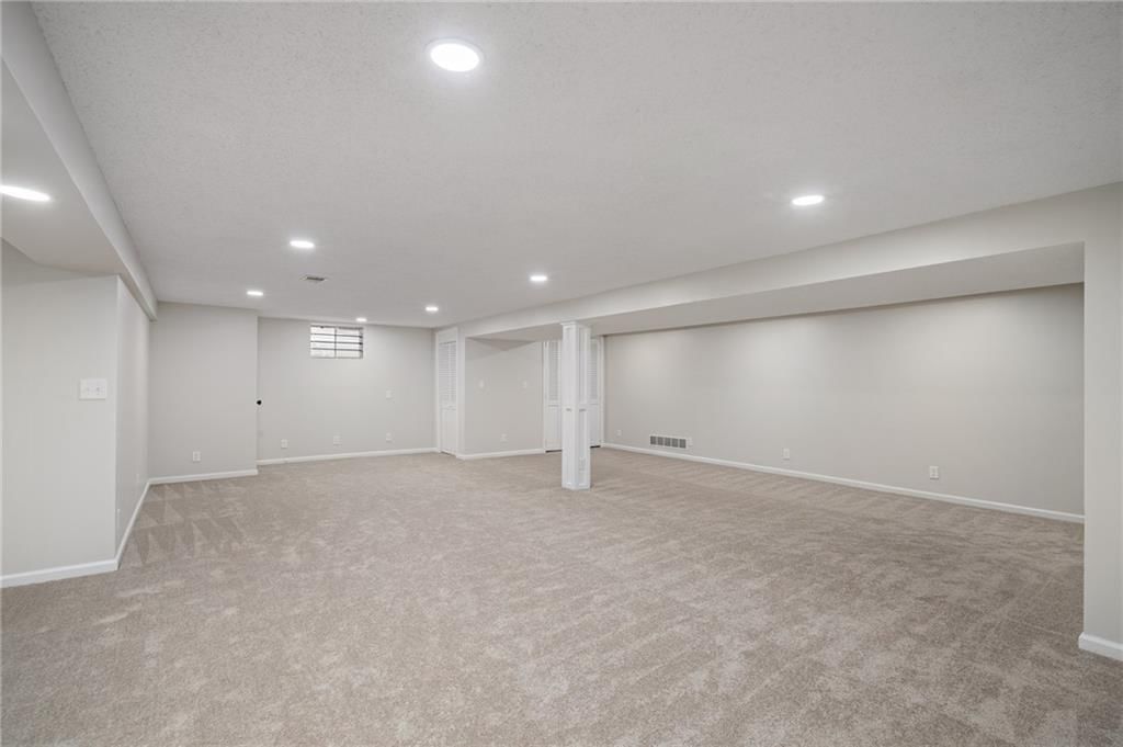 6333 Woodstock Street — photo 36