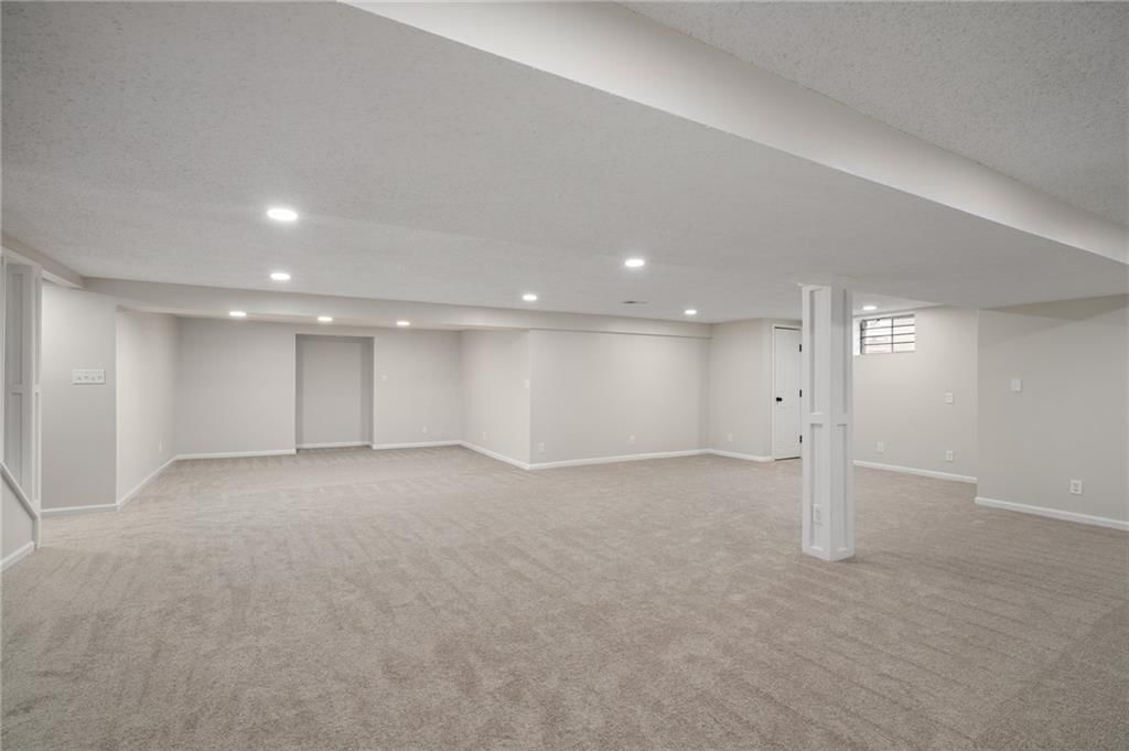 6333 Woodstock Street — photo 37