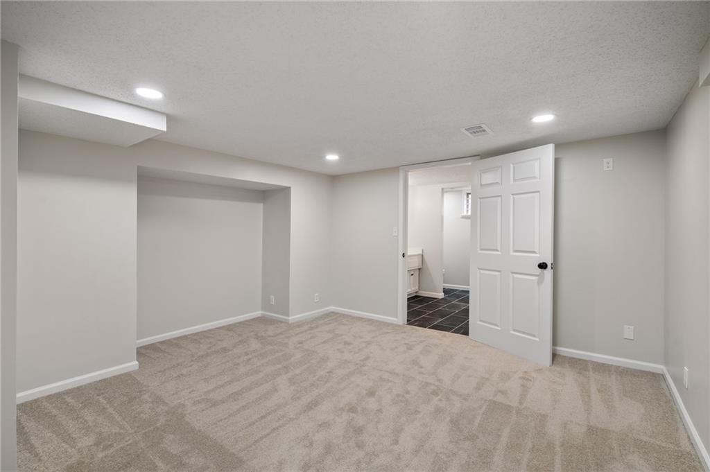 6333 Woodstock Street — photo 39