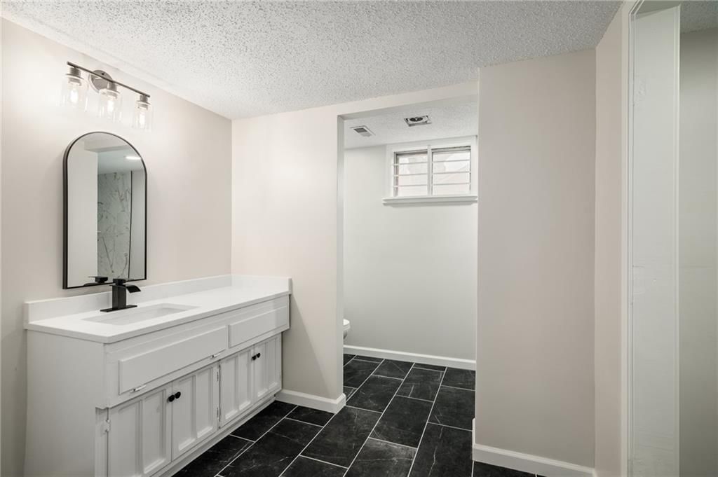 6333 Woodstock Street — photo 41