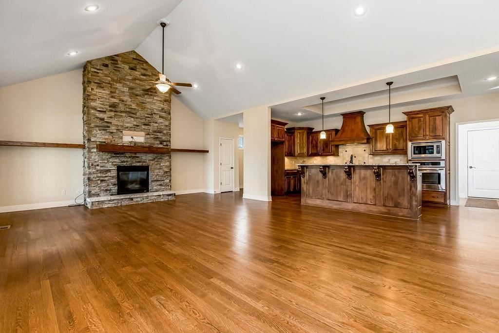 4925 NW Ridgewood Court — photo 3