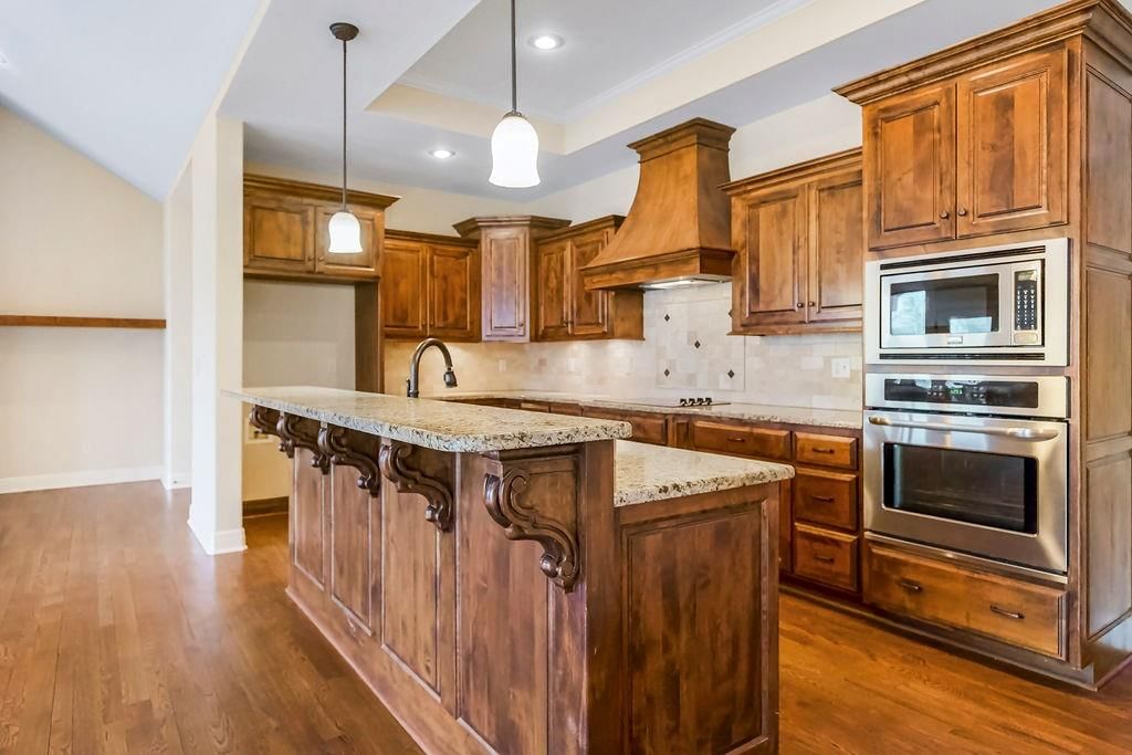 4925 NW Ridgewood Court — photo 8
