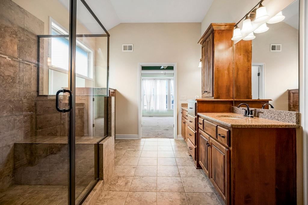 4925 NW Ridgewood Court — photo 17