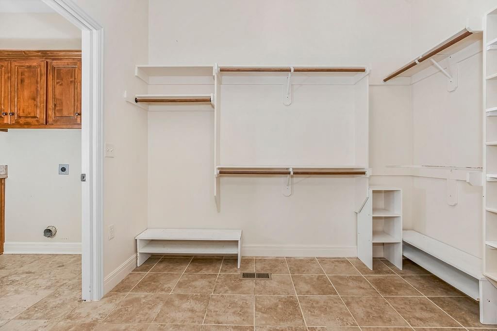 4925 NW Ridgewood Court — photo 18