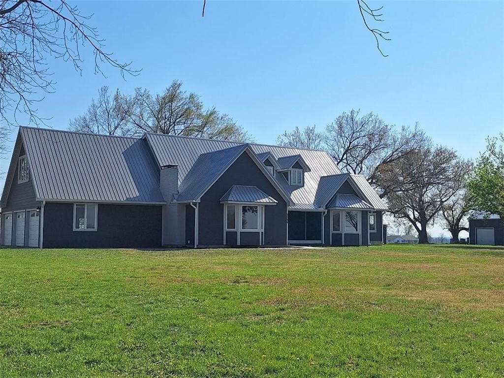 2096 Indian Road — photo 3