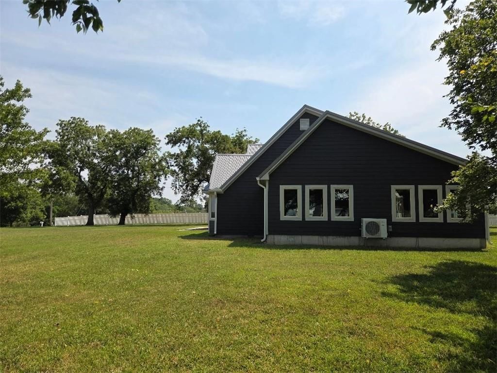 2096 Indian Road — photo 9
