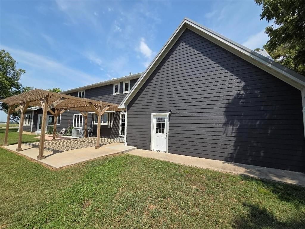2096 Indian Road — photo 13