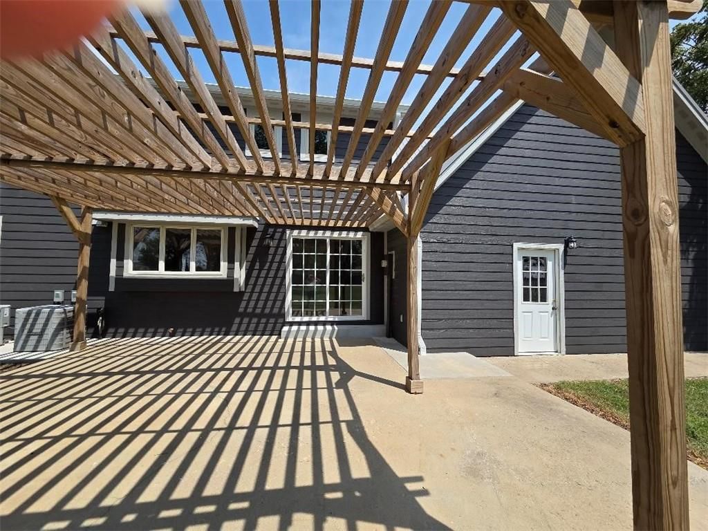 2096 Indian Road — photo 14