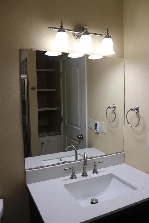 2096 Indian Road — photo 42