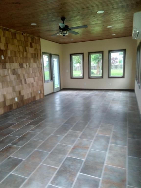 2096 Indian Road — photo 47
