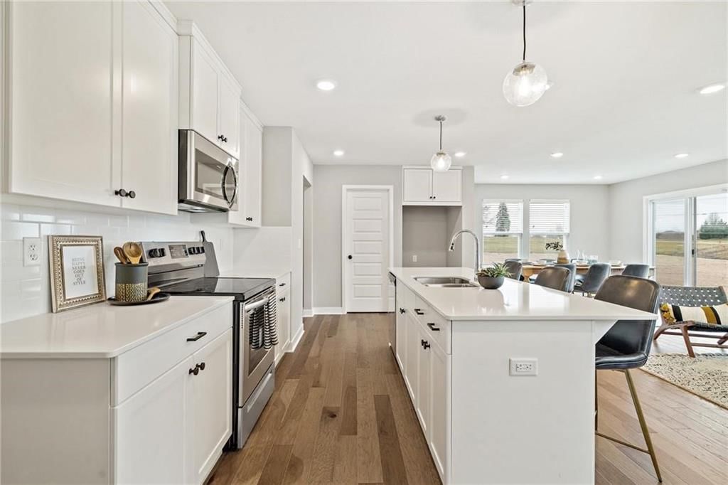 Photo 5 of 41 - 8821 SW 10th Street