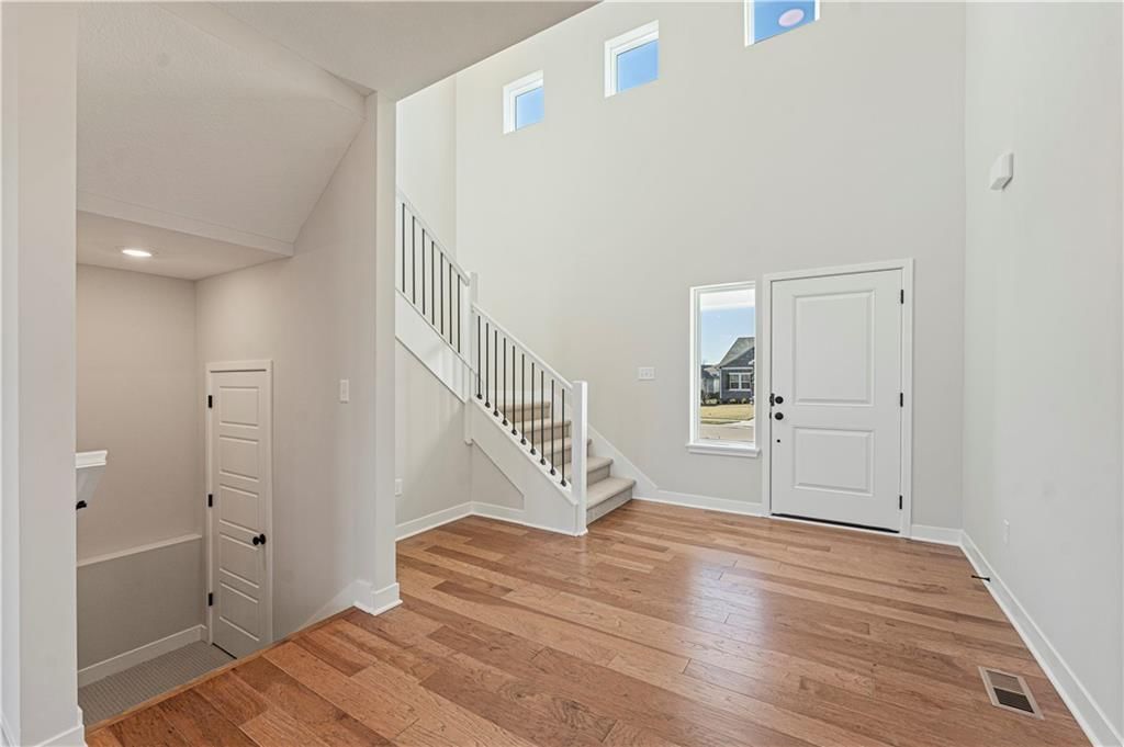 Photo 3 of 29 - 503 Woodview Drive