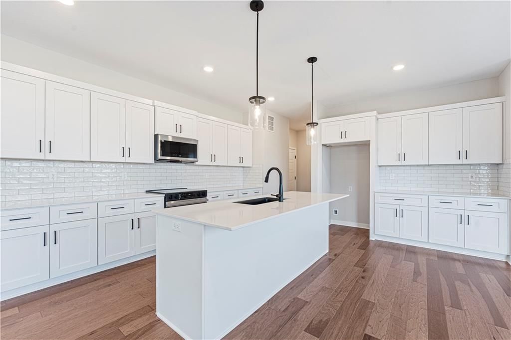 Photo 8 of 29 - 503 Woodview Drive