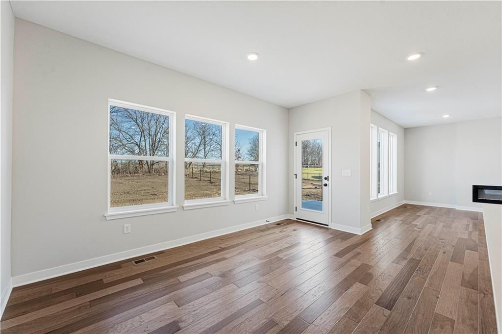 Photo 10 of 29 - 503 Woodview Drive
