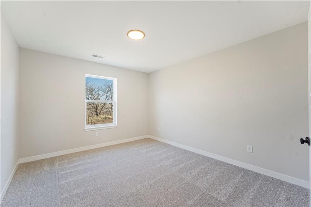 Photo 21 of 29 - 503 Woodview Drive