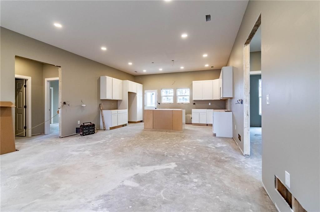 Photo 8 of 20 - 207 S Ward Street