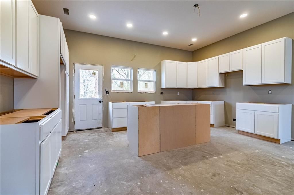 Photo 9 of 20 - 207 S Ward Street