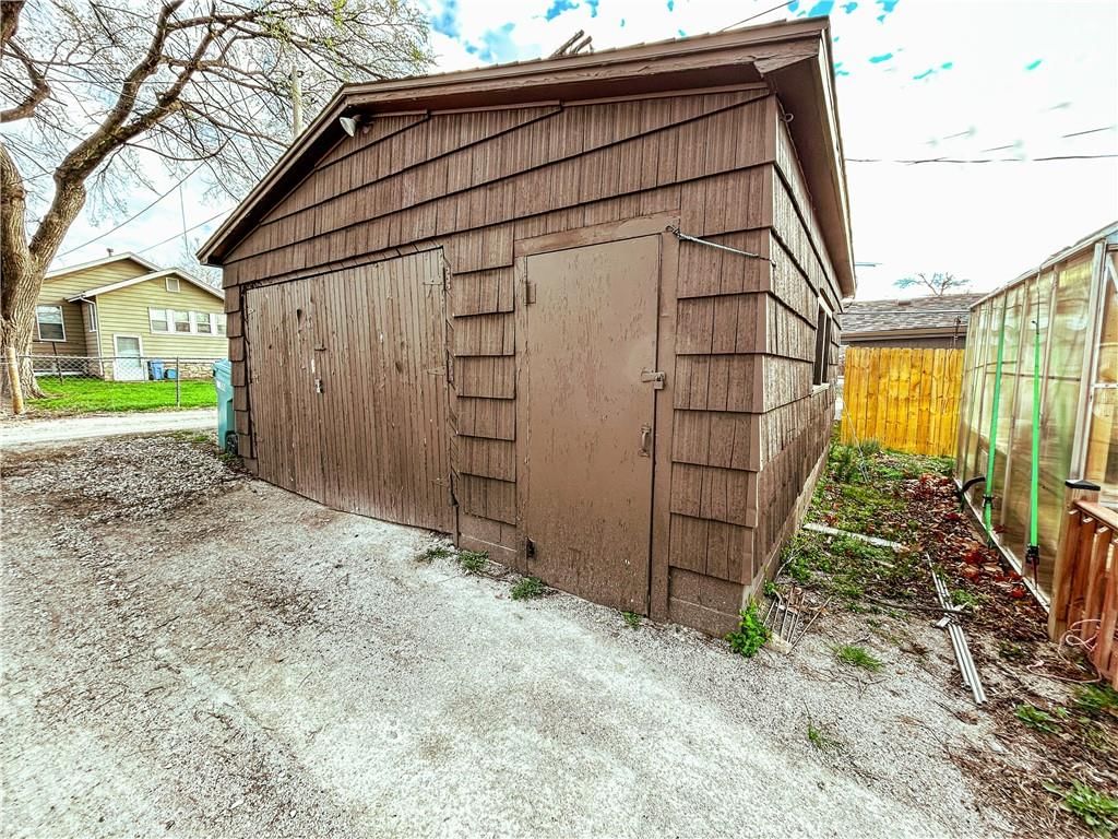 1124 Pacific Avenue — photo 27