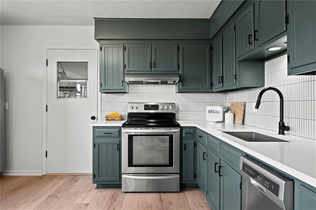 Photo 12 of 37 - 14875 Edgerton Road