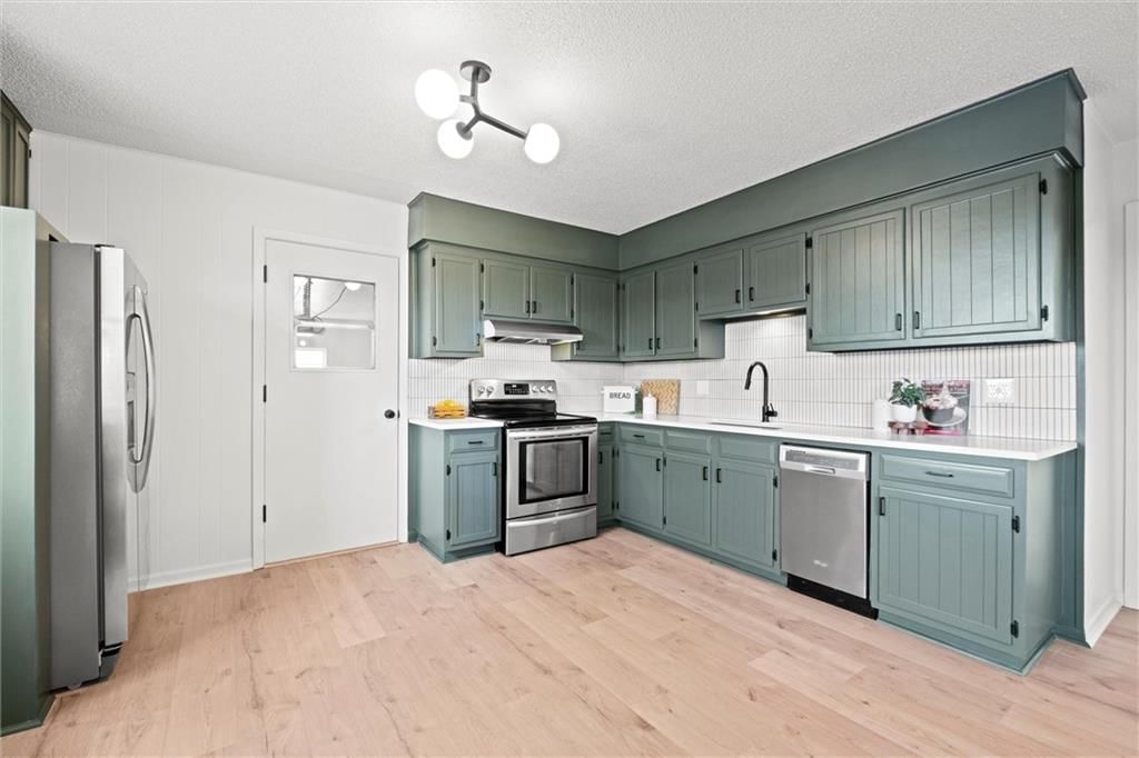 Photo 14 of 37 - 14875 Edgerton Road