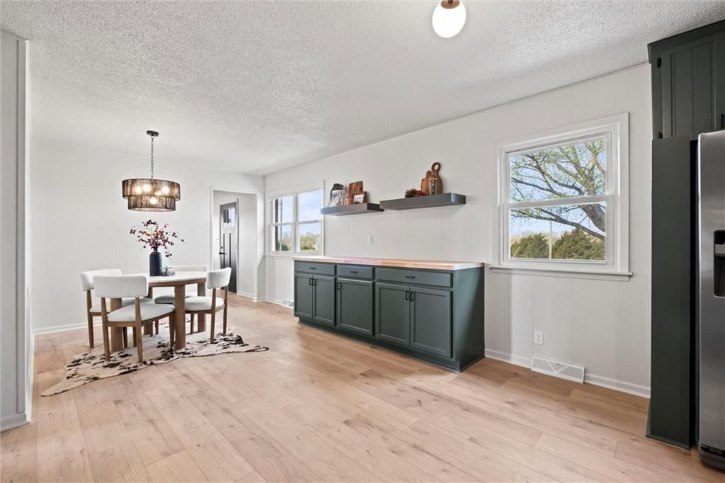 Photo 17 of 37 - 14875 Edgerton Road